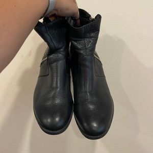 Kenneth Cole boots